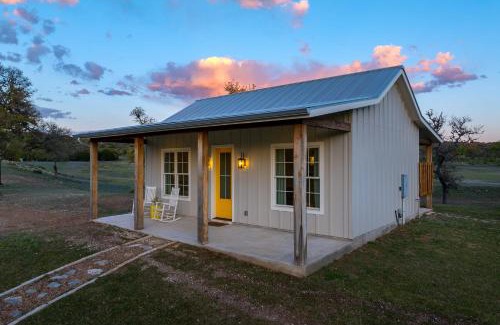 Comfort Casa | Sunflower Cottage with hot tub & VIEWS