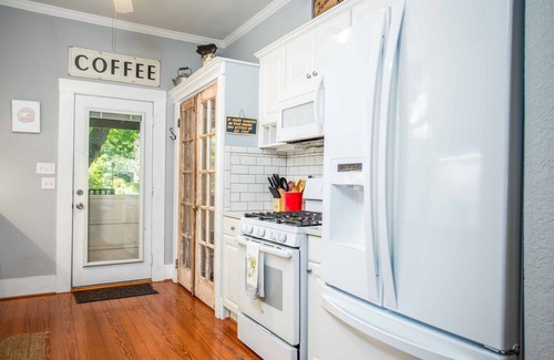 Fredericksburg Casa | Sunflower Haus | Great Location | Fire Pit