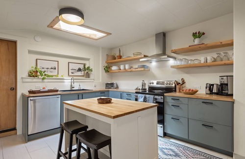 Carbondale Casa | Sunflower House | Historic Gem Steps from Main St.