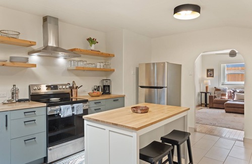 Carbondale Casa | Sunflower House | Historic Gem Steps from Main St.
