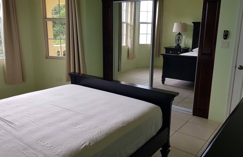 Great Mountain Apartamento | SUNFLOWER LANE- OCEAN/ISLAND VIEW APARMENT 2BDR 2BTH - 7 mins from Capital/Beach