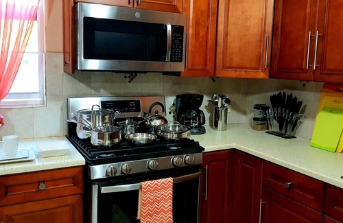 Great Mountain Apartamento | SUNFLOWER LANE- OCEAN/ISLAND VIEW APARMENT 2BDR 2BTH - 7 mins from Capital/Beach