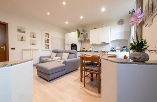 Intra Apartamento | Sunflower - Modern Apartment on Lake Maggiore