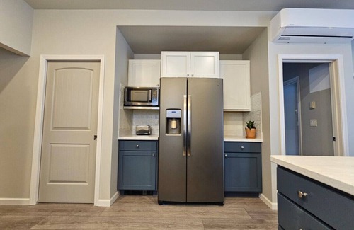 Winthrop Casa | Sunflower Resort Susan Cabin is in the ultra-quiet Winthrop South community, with a 10 minute walk to downtown & on the pedestrian trail.