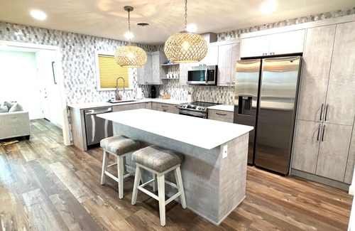 Del Mar Apartamento | Sunflower Unit #3. 2-bedroom apartment in peaceful Corpus Christi.
