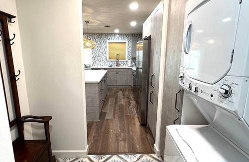 Del Mar Apartamento | Sunflower Unit #3. 2-bedroom apartment in peaceful Corpus Christi.