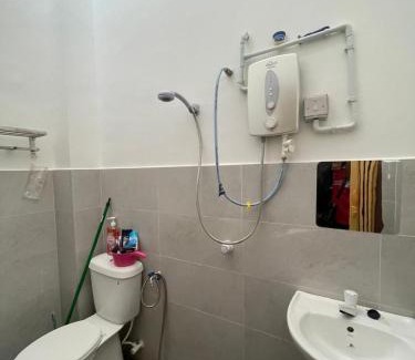 Alor Gajah Apartamento | Sungai Udang Homestay 4 bilik dengan 2 loteng atas