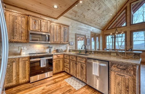 Cherry Log Cabina | Sunglow Mt Vista - Pet friendly-Mountain View- Hottub-