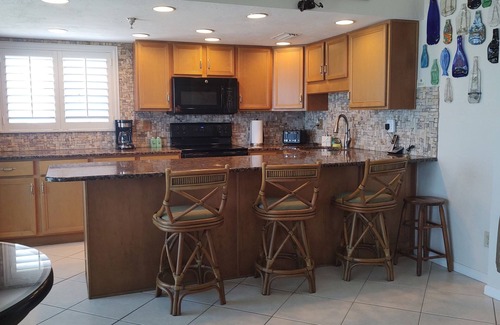 Port Orange Condominio | SUNGLOW RESORT 503 Spacious Deluxe Ocean Front Corner Suite with Large Balcony