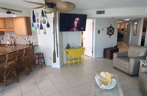 Port Orange Condominio | SUNGLOW RESORT 503 Spacious Deluxe Ocean Front Corner Suite with Large Balcony