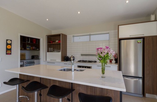 Lowburn Cabaña | Sunhaven Lakeside - Cromwell Holiday Home