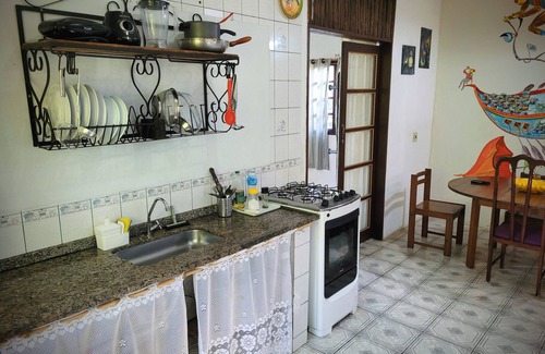 Praia Grande Casa | Sunhouse Ilhabela: Sobrado Divertido, Cheio de Artes, Próximo à Praia e Trilhas