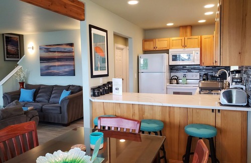 Pacific Beach Casa | Sunkissed [Est 2015]: 90-Sec Drive to Beach, Firepit + Privacy Fenced, Gardens