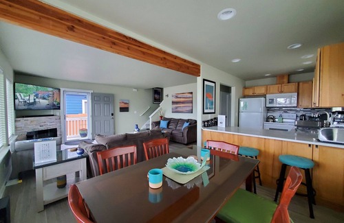 Pacific Beach Casa | Sunkissed [Est 2015]: 90-Sec Drive to Beach, Firepit + Privacy Fenced, Gardens