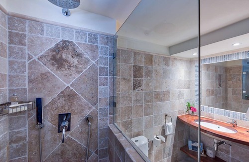 Grand Case Complejo | Sunkissed Shores Await | Studio Suite with Ocean Views & Island Adventures