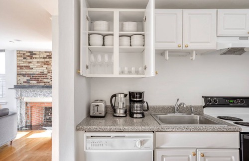 Beacon Hill Apartamento | Sunlit Beacon Hill 2BR w/ W/D, nr Boston Common, by Blueground