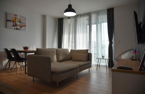 Varna Apartamento | Sunlit Elegance Escape Apartment