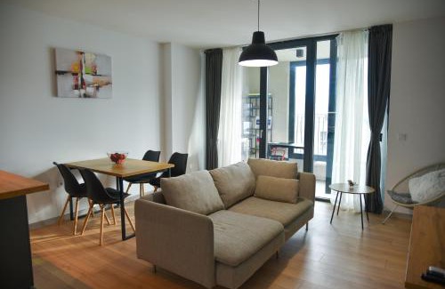 Varna Apartamento | Sunlit Elegance Escape Apartment