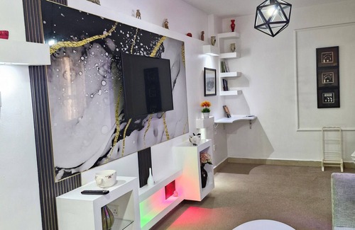 Ngara Apartamento | Sunlit hideaway blending city convenience with cozy charm and local insights.