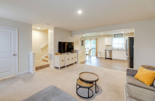 Milford Casa | Sunlit Milford Townhome < 2 Mi to Riverwalk!