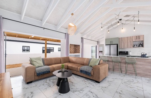Stompneusbaai Casa | Sunlit Oasis Ocean and Golf Retreat
