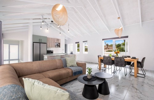 Stompneusbaai Casa | Sunlit Oasis Ocean and Golf Retreat