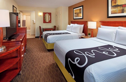 Mission Valley Hotel | Sunlit San Diego Retreat w/ Pool - Your Relaxation Spot, 3 Rooms