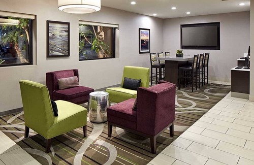 Mission Valley Hotel | Sunlit San Diego Retreat w/ Pool - Your Relaxation Spot, 3 Rooms