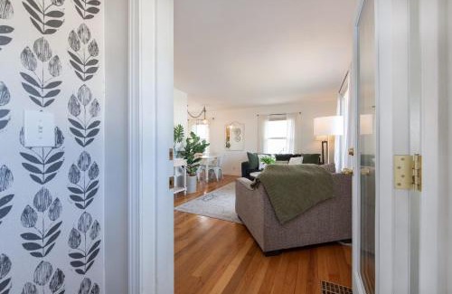 North Spokane Casa | Sunlit Scandi Haven - Walk to Whitworth U & Shops
