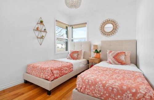 North Spokane Casa | Sunlit Scandi Haven - Walk to Whitworth U & Shops