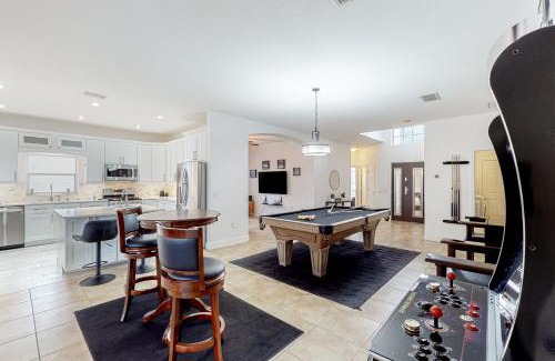 Crescent Lakes Casa | Sunlit Serenity Oasis