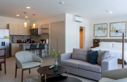 Costa del Este Apartamento | Sunlit Serviced Studio with Ocean Views in Panama City