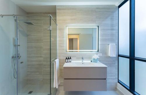 Costa del Este Apartamento | Sunlit Serviced Studio with Ocean Views in Panama City