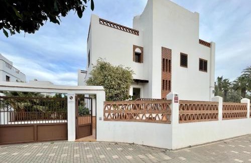 Motril Villa | Sunlit Villa near Golf