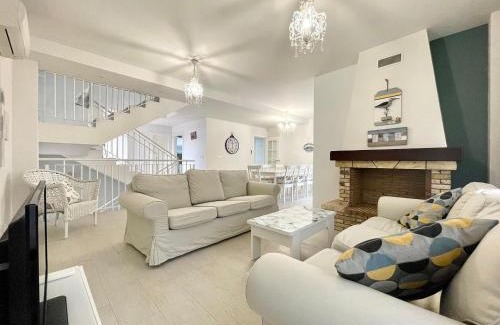 Motril Villa | Sunlit Villa near Golf