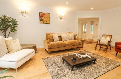 Weymouth Casa | Sunningdale Rise