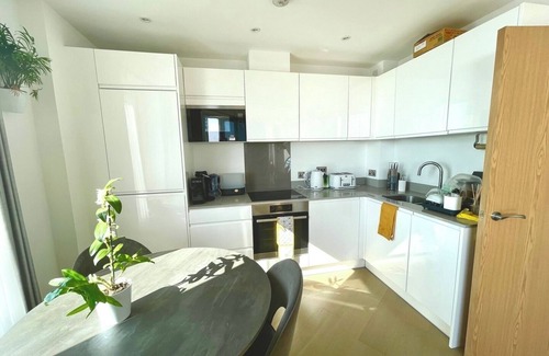 Barking Condominio | Sunny 1 Bed Apt with Large South Facing Balcony