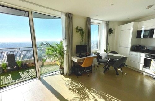 Barking Condominio | Sunny 1 Bed Apt with Large South Facing Balcony