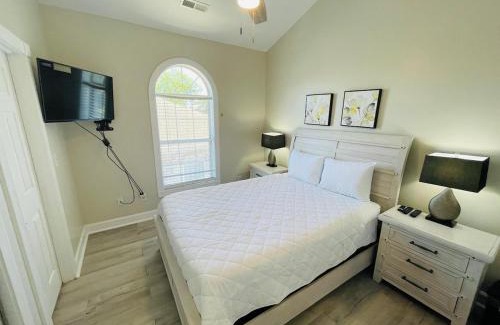 Central Myrtle Beach Apartamento | Sunny 1BR condo Myrtlewood