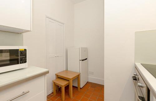 Chelsea Riverside Apartamento | Sunny 1BR Gem in Chelsea Harbour & Coleridge Gardens