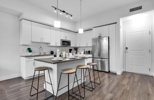 Midtown Apartamento | Sunny 1BR Unit With Free Parking Prime Location