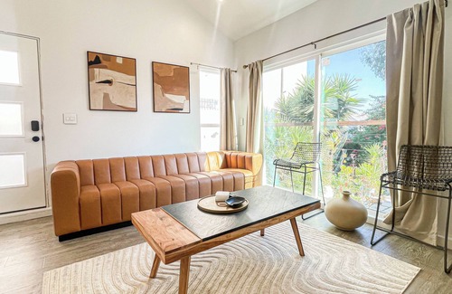 Ladera Heights Casa | Sunny 1BR with Spacious Outdoor Lounge - SH4