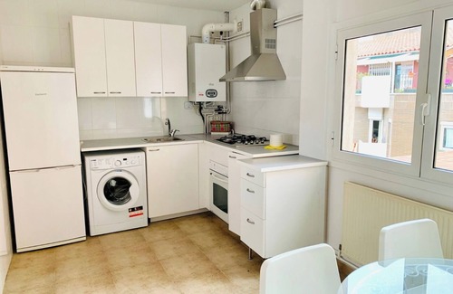 Gracia Apartamento | Sunny 2 BD Penthouse in Gracia. Virreina Square