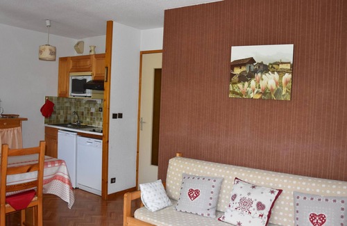 Pralognan-la-Vanoise Apartamento | Soleado apartamento en el centro de Pralognan, cerca de tiendas y teleférico