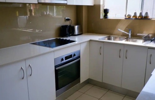 Brighton-le-Sands Casa | Sunny 2 bed Restaurants beach at door Pets O.K