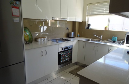 Brighton-le-Sands Casa | Sunny 2 bed Restaurants beach at door Pets O.K