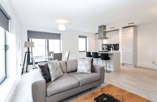 Stepney Green Apartamento | Sunny 2-Bed with Private Balcony – Minutes from Canary Wharf