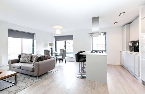 Stepney Green Apartamento | Sunny 2-Bed with Private Balcony – Minutes from Canary Wharf