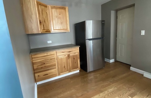 Evanston Apartamento | Sunny 2-bedroom apartment with In-Unit Laundry & Balcony in Evanston