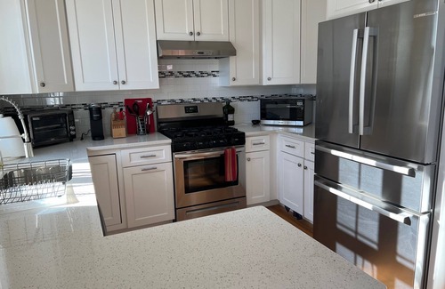 Watertown Casa | Sunny 2 BR townhouse near Charles. Bus/bike to Harvard, MIT, fin. distr. Dogs ok
